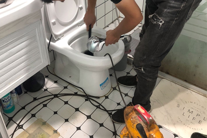 剑河马桶堵塞自己疏通还是找师傅?专业上门服务让你省时更省心